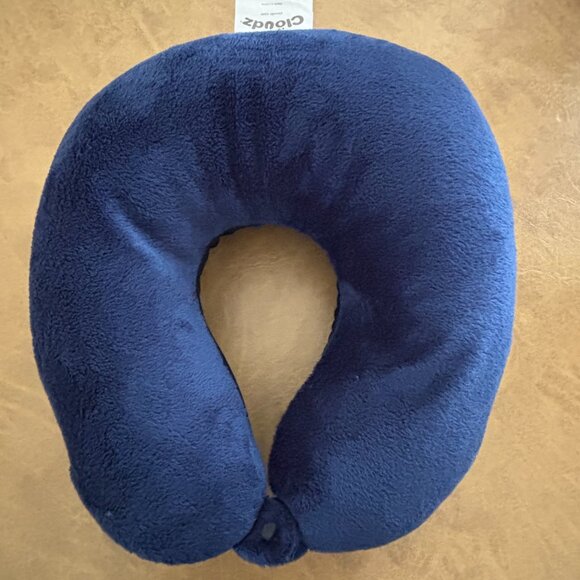 Cloudz Travel Neck Pillow - Picture 1 of 10